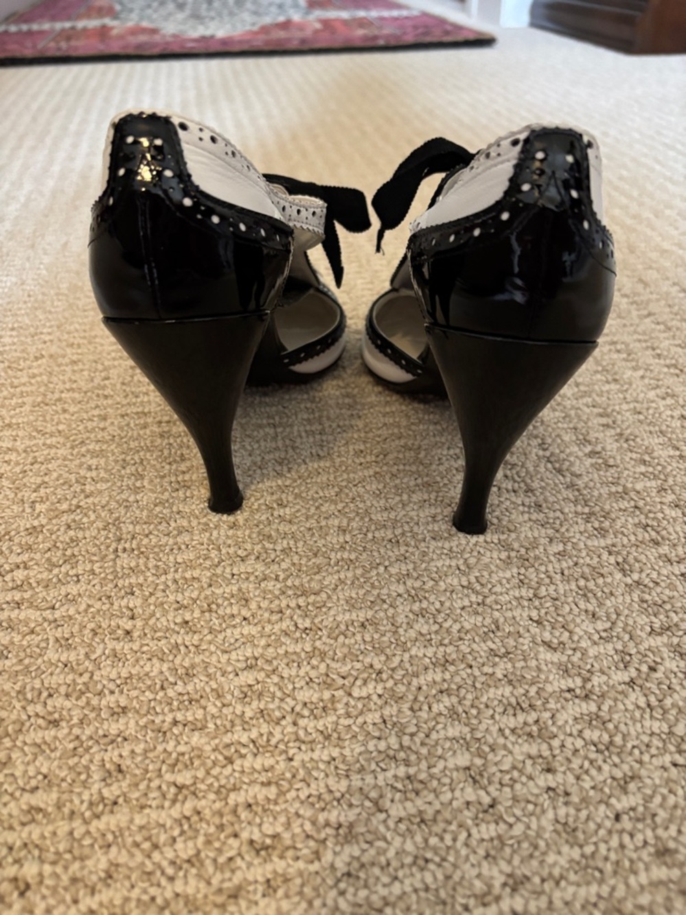 Linea Paola Pumps - Picture 2 of 7